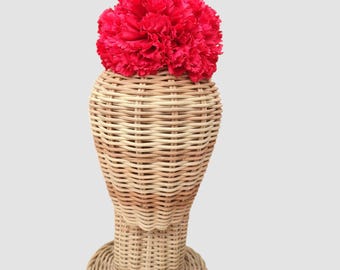 Bouquet flamenco pour la foire de Séville, Espagne ; bouquet d'œillets flamenco ; fleurs typiques de la foire de Séville ; fleurs de foire ; œillets rouges