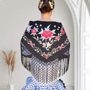 Black embroidered flamenco shawl, small flamenco shawl, Spanish embroidered shawl, silk fringes, flamenco shawl. Andalusian fair