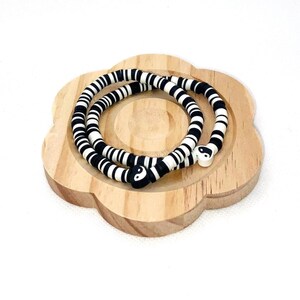 Monochrome Clay Bead Bracelet-Black & White Heishi Bead-Ying Yang Bracelet-Stacking Jewelry-BFF Bracelet-Festival Bracelet-Stretch Jewellery