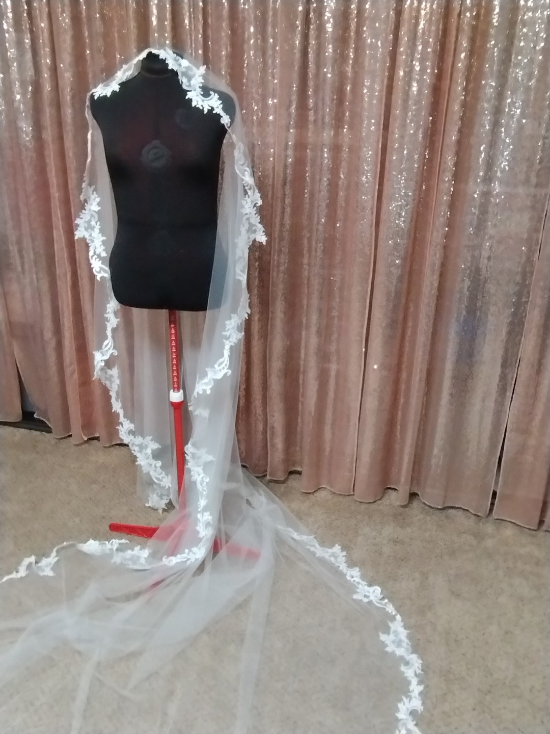70s Lace Mantilla Cathedral Veil main image 0