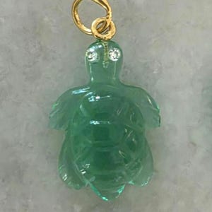 Colombian emerald quartz turtle pendant 14kt gold fill.