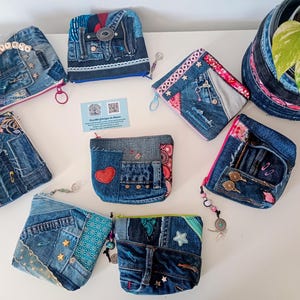 porte monnaie en jean recyclé et tissu, mini pochette, avec décorations