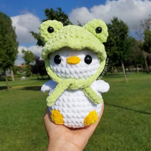 low sew crochet duck with frog hat pattern