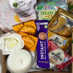 PAMPER GIFT BOX - Pamper Box , Spa Gift Box, Birthday Hamper, Wedding Gift, Postpartum Gift (Personalised Card Provided)