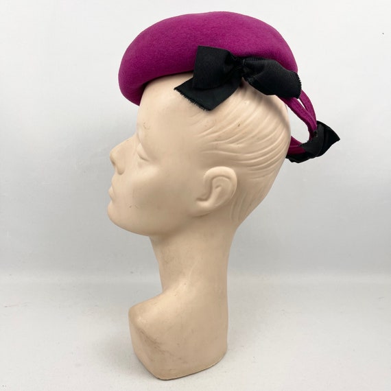 Original 1940’s Fuchsia Pink Felt Hat with Black … - image 4