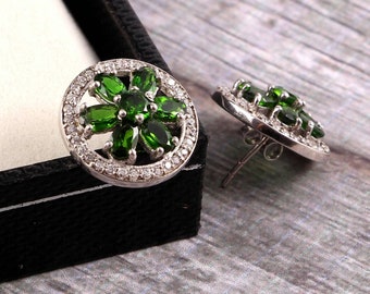 Orecchini a lobo in diopside cromato: argento sterling con gemma verde