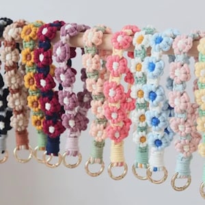 Pulsera de margaritas, llavero de margaritas, llavero de macramé con flores, llavero de macramé para pulsera, dije para bolso y cartera, kit de llavero DIY