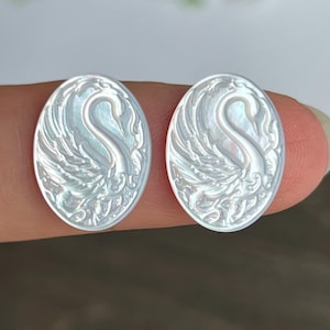1 petite breloque camée cygne blanc ovale en nacre de qualité A - Cabochon camée oiseau nacre sculptée - 12 mm x 16 mm