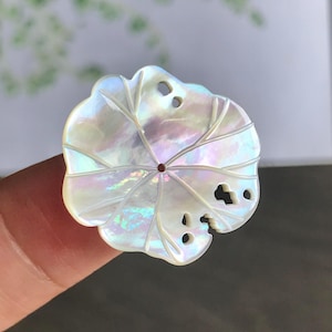 1 pezzo di perlina in madreperla bianca di grado AA intagliata a forma di foglia di loto - perlina a foglia di conchiglia bianca da 24 mm, fornitura per la creazione di gioielli