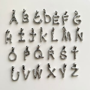 1pc pequeno aço inoxidável inicial aphabit carta pingente-unissex estilo de bambu letras inglês pingente charme-jóias fazendo fornecimento