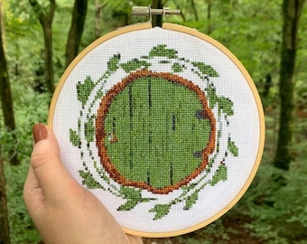 Halfling Door - Cross Stitch Pattern - Nerd gift, Fantasy, Fantasy cross stitch, Fairy door, Plants, Nature, Woodland, Cottagecore