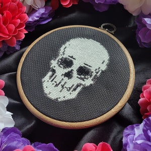Skull - Cross Stitch PDF Pattern - Human Anatomy, Bones, Skeleton, Spooky, Gothic Decor, Goth, Beginner, Halloween, Anatomical, Spooky Cute