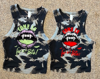 Camiseta corta con dientes de vampiro, camiseta de Halloween sangrienta, camiseta de bebé aterradora y espeluznante, camiseta corta negra "Hora de morder", Halloween con efecto tie-dye, camisetas de Halloween personalizadas
