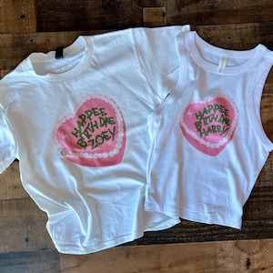 Alles Gute zum Geburtstag Baby T-Shirt, Custom Cropped Geburtstagstorte kokette, Zauberer Universal Womens Pink, Ihr Name, Geburtstag Harr T-Shirt
