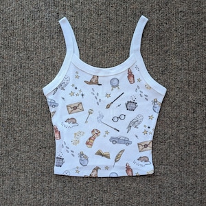 Universal Crop Tank, T-shirt Young Wizard Scoop, Book about Magic Houses-tanktop, damesbrilhoed zomertanktop, Owl Potion Custom crop-shirt