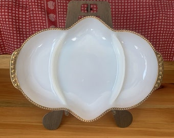 Vintage Fire-King Milk Glass divisé Relish plat de service bordure dorée Made in USA