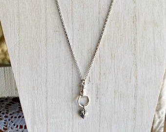 Vintage-Inspired Victorian Hand and Heart Charm Necklace – Lightweight Adjustable Stainless Steel Chain