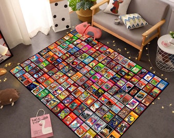 Puede incluir: Una alfombra negra y blanca con un patrón de cuadrícula de cartuchos de videojuegos retro. La alfombra presenta una variedad de juegos clásicos, incluyendo Pac-Man, Donkey Kong y Tetris.