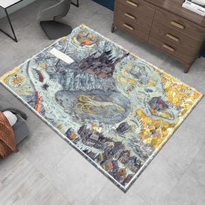 Puede incluir: Alfombra rectangular con un diseño de mapa de fantasía. La alfombra presenta una ilustración detallada con un lago central, un dragón y varios edificios. La paleta de colores incluye azules, marrones y amarillos, creando una estética vintage.