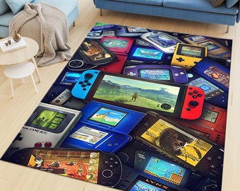 Könnte beinhalten: Ein bunter Teppich mit verschiedenen Vintage-Videospielkonsolen und Handhelds, darunter Game Boy, Nintendo DS und Sega Genesis. Der Teppich ist eine großartige Möglichkeit, jedem Raum einen Retro-Touch zu verleihen.