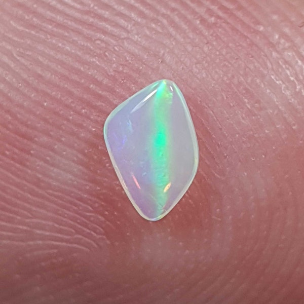 Opale double face en cristal d'Australie 0,18 ct. Coober Pedy, effet oeil de chat de couleur verte, parfait pour les bijoux fins, cadeau unique de pierres précieuses