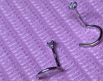 14KT WHITE GOLD NOSE Stud