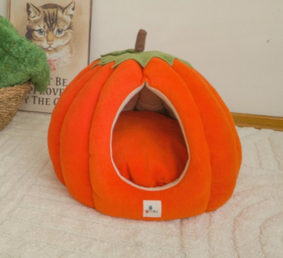 Halloween cat bed top