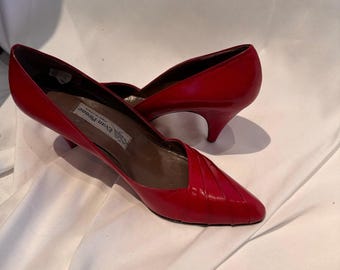 Vintage Evan picone made in Spain red leather low heels size 7.5 leather