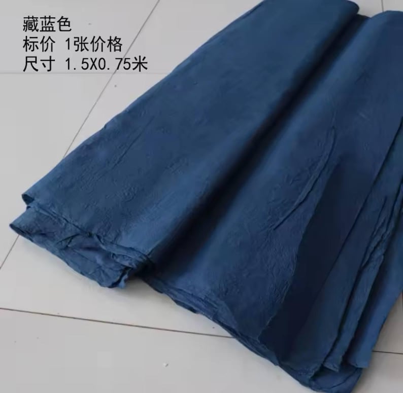 May include: A folded piece of blue fabric with the text "靛蓝色 标价 1 张 价格 尺寸 1.5x0.75 米" in Chinese.
