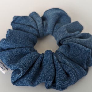 Upcycling Denim Scrunchy Jean leichte Waschung mittlere Waschung Denim, Haarschmuck für Frauen dickes Haar, Upcycled Jean Scrunchy, Strumpf Geschenk Bild 7