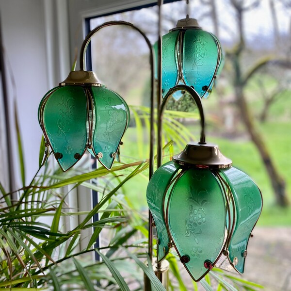 Striking vintage three flower tulip lamp in teal.