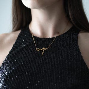 Collar de acero inoxidable para mujer: colgantes con letras de la reina, elegantes joyas de lujo con forma de llave ligera