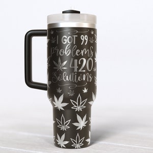 J'ai 99 problèmes et 420 solutions Gobelet de 40 oz gravé au laser, téléchargement numérique, SVG, conception sans couture, poignée de feuille de marijuana