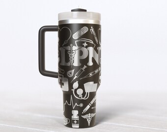 Vaso LPN grabado con láser de envoltura completa de 40 oz, descarga digital, SVG, diseño sin costuras, mango, enfermera práctica con licencia, símbolos médicos
