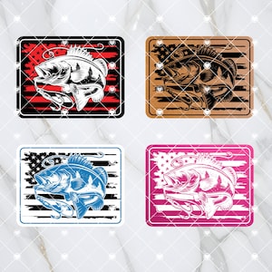 Pode incluir: Quatro versões diferentes de um design gráfico que apresenta um peixe de baixo com uma isca de pesca na boca, sobre um fundo de bandeira americana desbotada. Os designs são em vermelho, branco e azul; marrom, branco e preto; azul, branco e preto; e branco, rosa e preto.