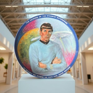 Star Trek Spock Commander Collector Plate (1984) by Susie Morton WITH CERTIFICATE (on back of plate).