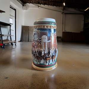 CS313 Home for the Holidays Jarra navideña Budweiser 1997. Fabricada en Brasil por Ceramarte.