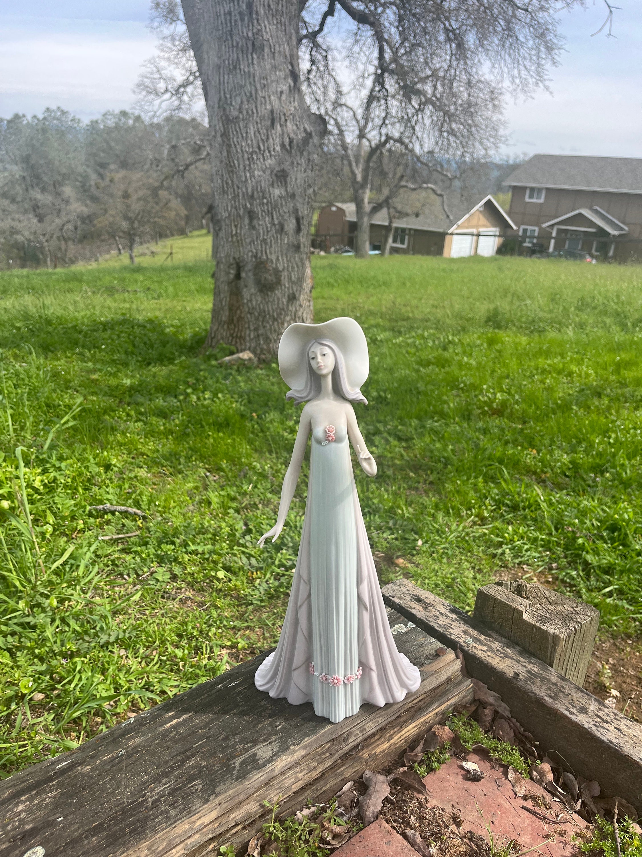 Lladro 1431 the Debutante Figurine Elegant Girl With Parasol