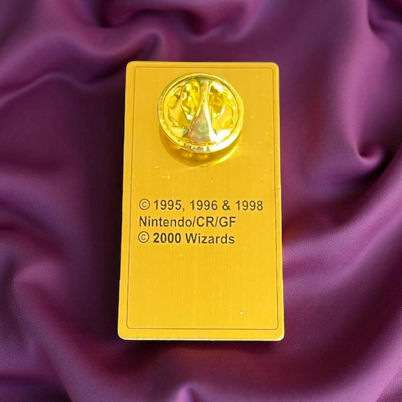 14K ゴールド バッジ　4g 本物保証 Vintage Pokémon Gym Badge Pins- 1999 Thunder, 1999 Cascade, 2000