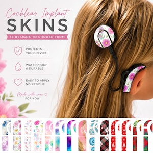 Puede incluir: Skins para implantes cocleares con 18 diseños para elegir. La imagen muestra un implante coclear con un diseño floral. El texto indica que las skins protegen el dispositivo, son impermeables y duraderas, y fáciles de aplicar sin residuos.