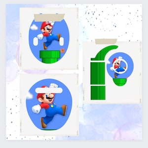 Könnte beinhalten: Eine Collage mit der Figur Mario aus der Super Mario-Videospielserie. Mario wird in seinem roten Hut und seiner blauen Latzhose gezeigt, wie er über ein grünes Rohr springt. Der Hintergrund ist ein blauer Kreis mit weißen Wolken.