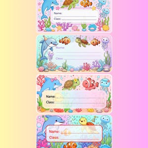 Puede incluir: Cuatro etiquetas rectangulares coloridas con un tema submarino. Cada etiqueta presenta un delfín, una tortuga, un pez payaso y una medusa. Las etiquetas incluyen espacios para "Nombre:" y "Clase:" con un fondo pastel e ilustraciones de vida marina.