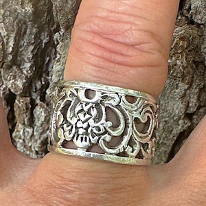Vintage Breite Silber Floral Cutout Band breite Zigarrenband Vintage Floral Band Ring Einzigartige Vintage Geschenke Vintage Wedding Band Ring Floral Band