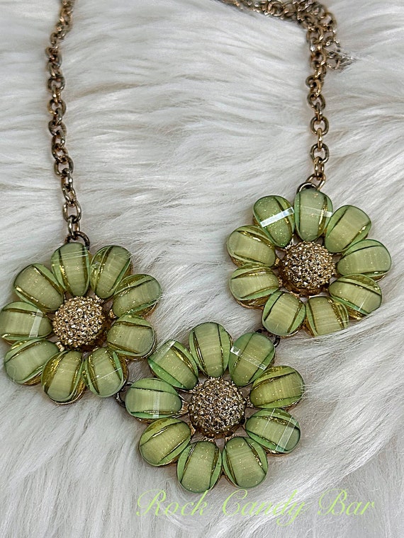 Vintage Daisy Flower Necklace Cute 60's Mod Style 