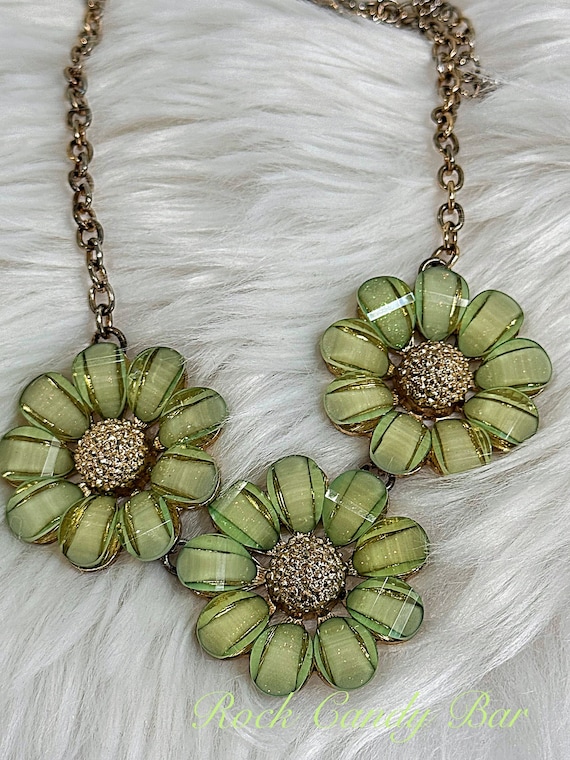 Vintage Daisy Flower Necklace Cute 60's Mod Style 