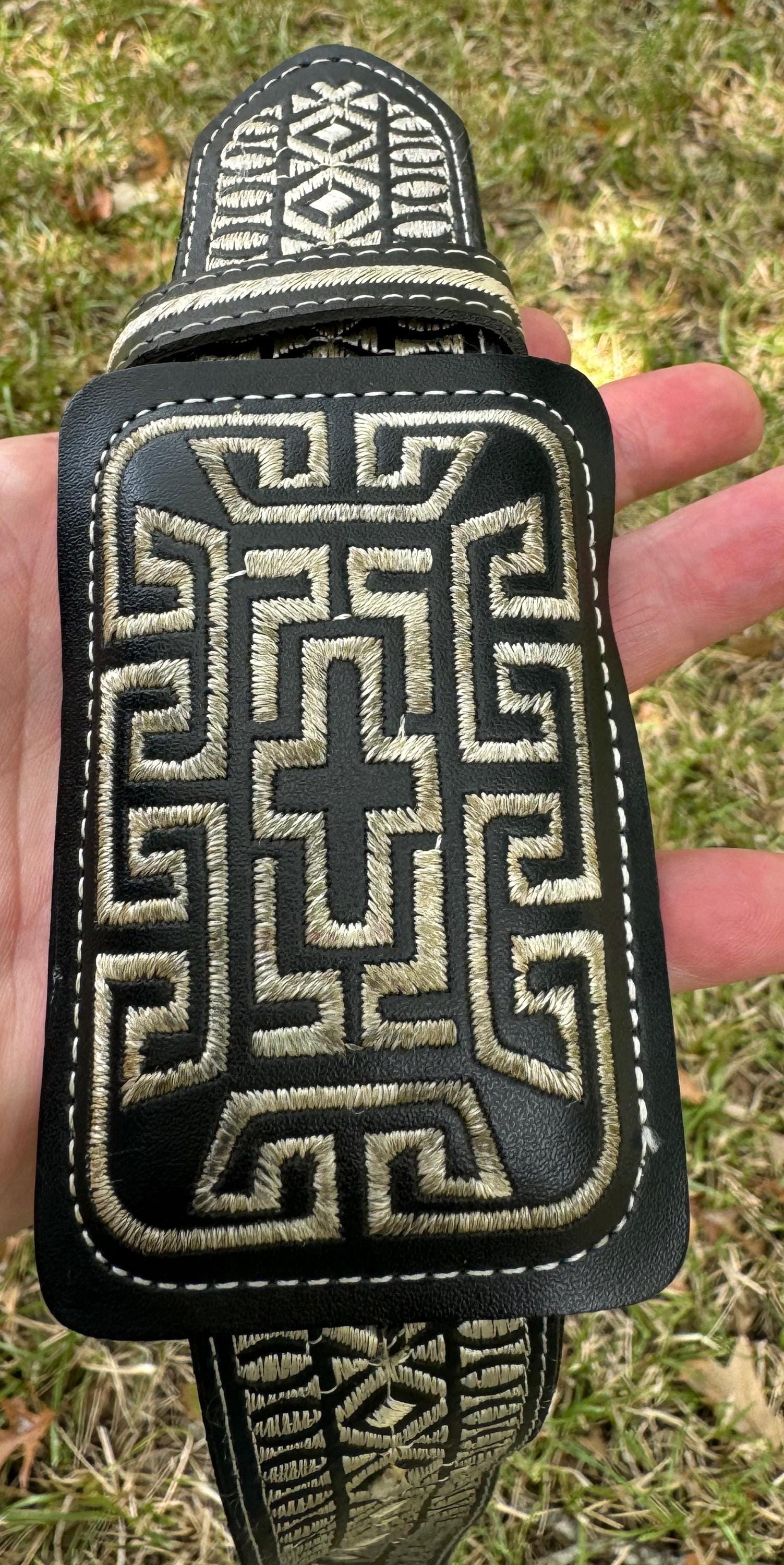 VTG Yochi Design New York Belt, Beautiful Encrusted Buckle Black Leather EUC Y main image 3