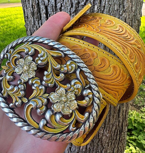 Vintage 70’s Rare Yellow Leather Belt Vintage Mustard Yellow Thin Leather Belt With Gold Buckle  main image 4