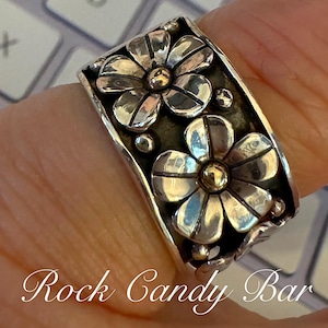 Vintage Wide Silver Floral Band Vintage Two Tone Band Ring Floral Design Wide Band Silver & Gold Flower Band Ring Pretty Band Ring Vintage