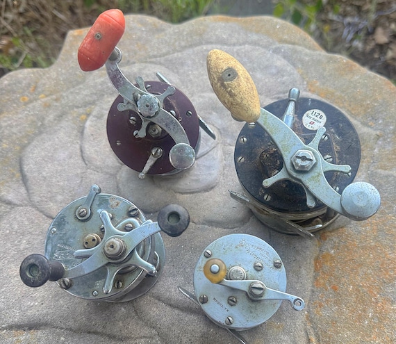 antique fishing reels.com Vintage Reels of Sweden A detailed history of the development of fishing reel technology and fascinating stories of the notable manufacturers who produced them are related here VINTAGE SPINNING REELS - Antique