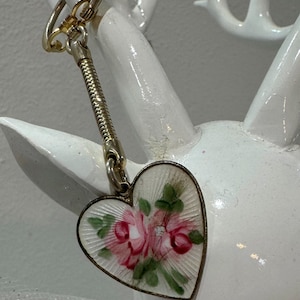 Vintage Key Chain French Romantic Floral Heart Enamel Key Chain Sweet Gift for Girlfriend Gift for Daughter Unique Vintage Gift of Love